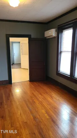 $800 | 203 Delaware Street, Unit B, Johnson City, TN 37604