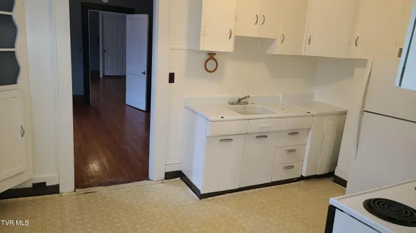 $800 | 203 Delaware Street, Unit B, Johnson City, TN 37604