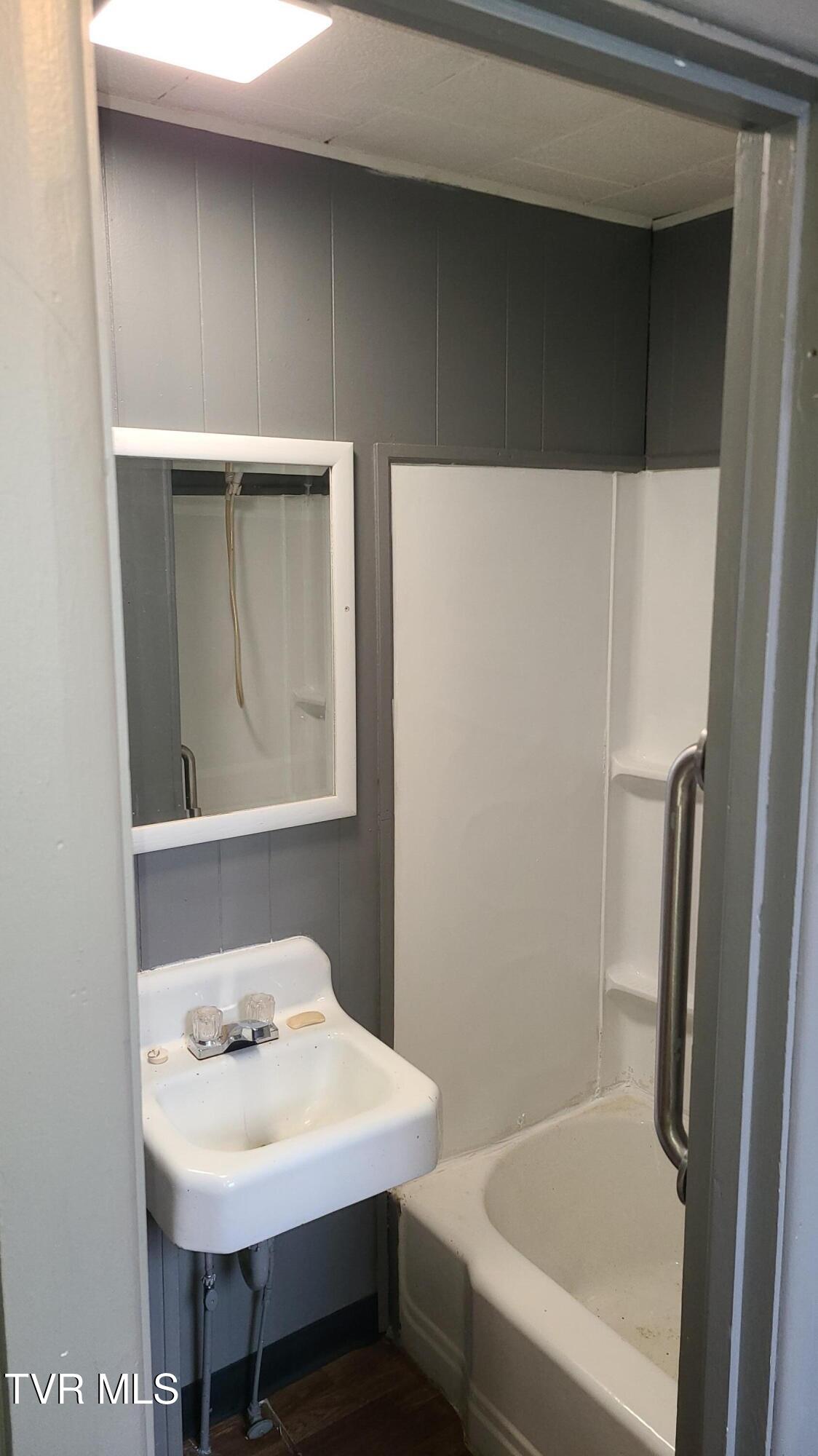 203 Delaware Street, Unit B Johnson City, TN 37604 - Photo 4 of 4 1000003495