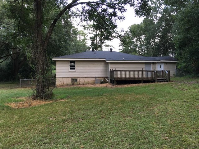 6395 Skipper Road Macon, GA 31216 - Photo 10 of 10 a front view of a house with a garden and yard