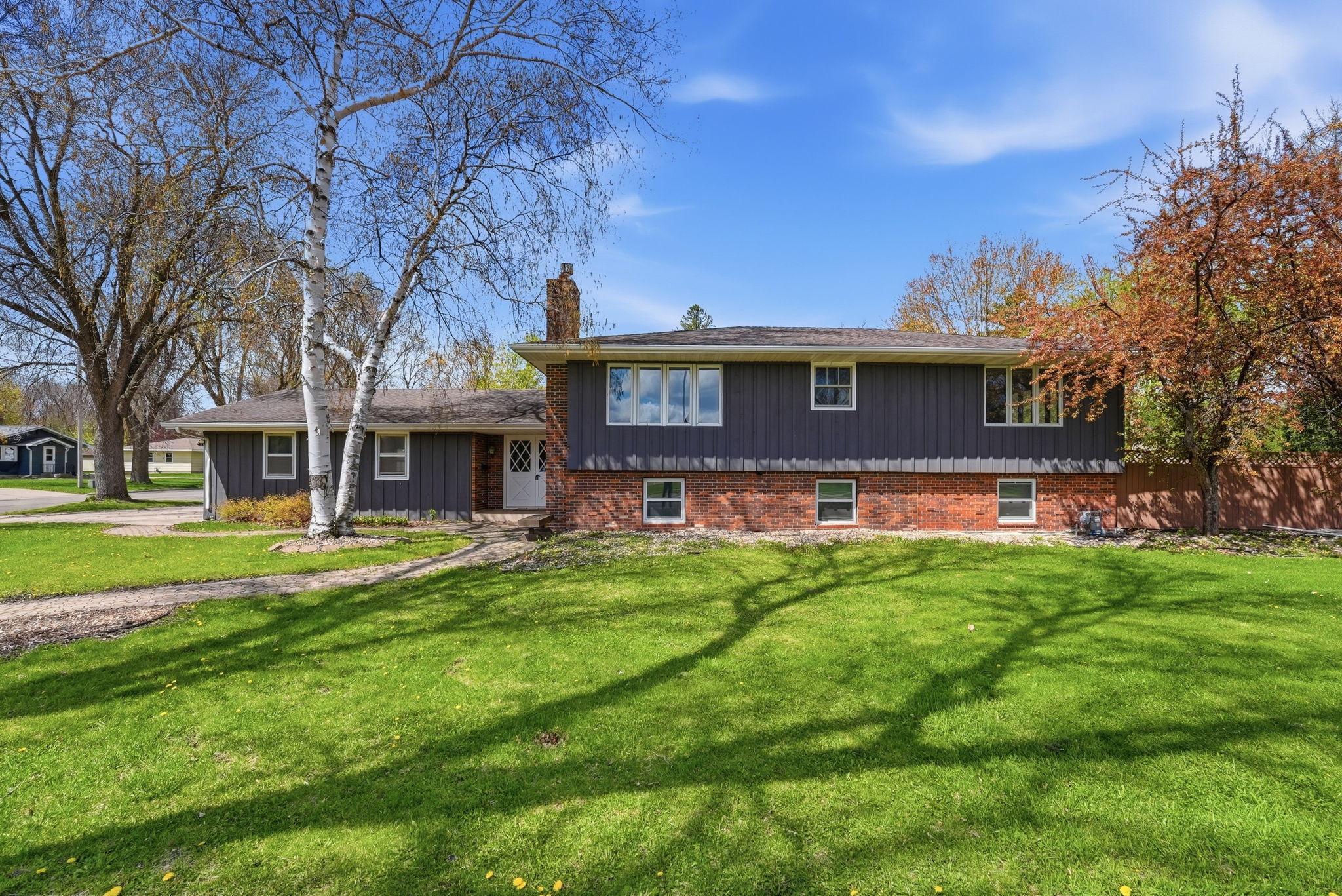 900 13th Avenue Southwest Willmar, MN 56201 - Photo 2 of 52