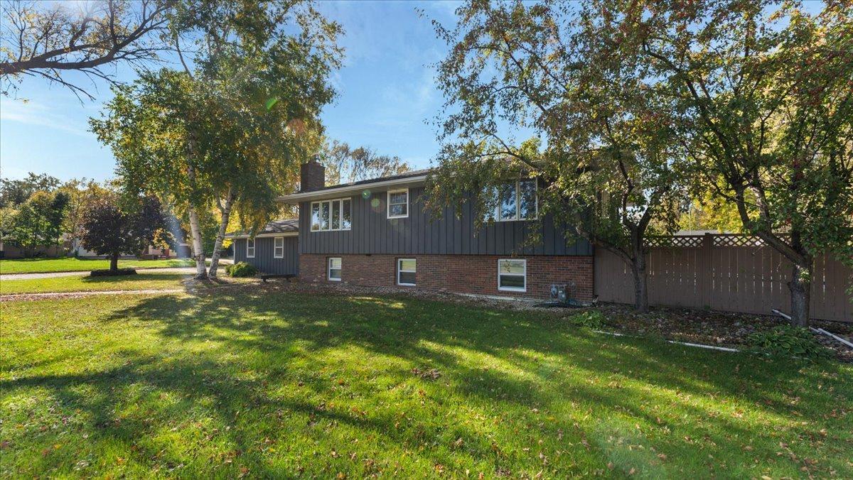 900 13th Avenue Southwest Willmar, MN 56201 - Photo 4 of 52