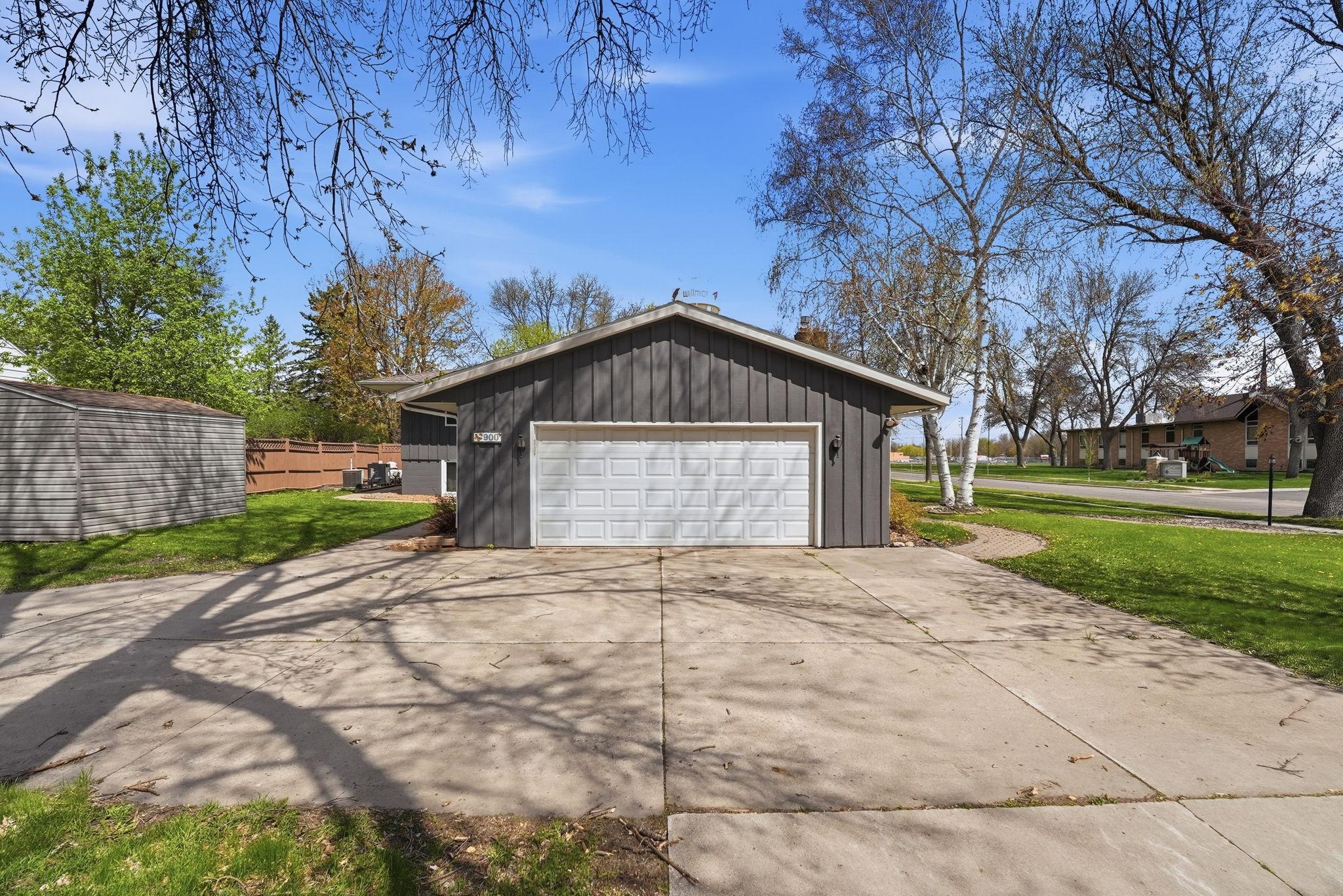 900 13th Avenue Southwest Willmar, MN 56201 - Photo 5 of 52