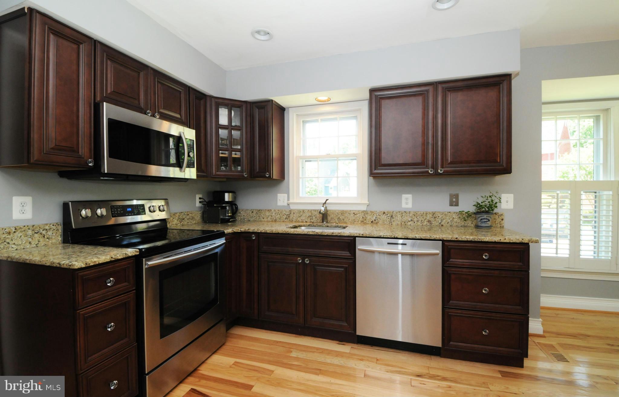 2101 Salt Kettle Way Reston, VA 20191 - Photo 11 of 30 GRANITE COUNTERS AND RECESSED LIGHTS