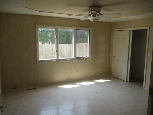 1901 Calla Drive Joliet, IL 60435 - Photo 14 of 27 an empty room with a window