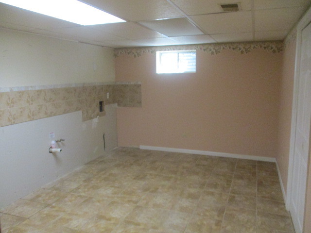 1901 Calla Drive Joliet, IL 60435 - Photo 21 of 27 an empty room with windows