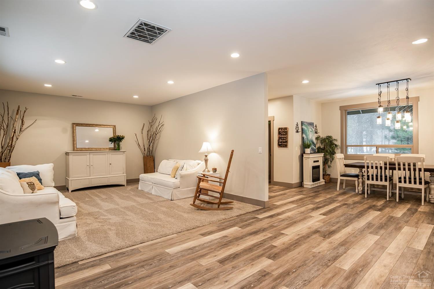 17325 Elsinore Road Bend, OR 97707 - Photo 11 of 25 Living room & dining room