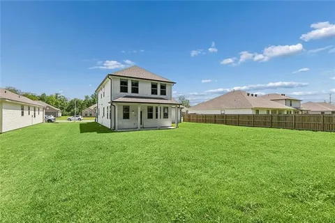 $375,000 | 808 Dandelion Drive, Westwego, LA 70094