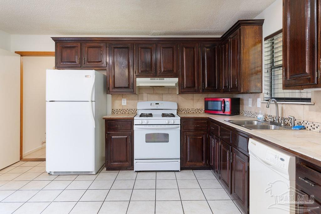 2140 Pompano Road Cantonment, FL 32533 - Photo 10 of 29 Gallery Image 10