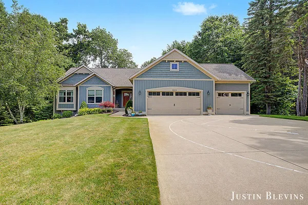 $699,000 | 5515 Hagenvale Court Northeast, Rockford, MI 49341