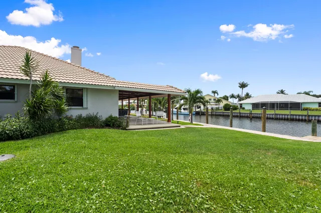 a view of house with a garden