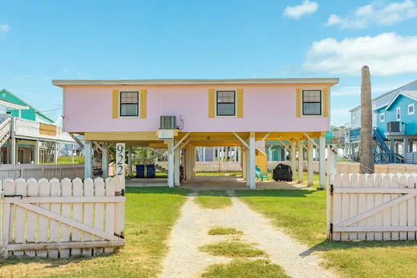 $368,000 | 922 Seashell Drive, Surfside Beach, TX 77541