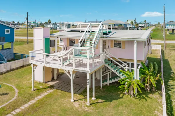 $368,000 | 922 Seashell Drive, Surfside Beach, TX 77541