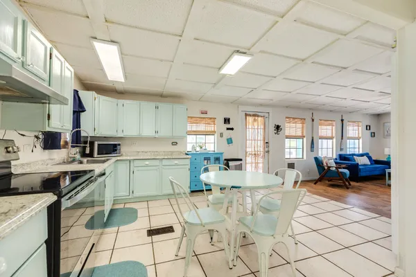 $368,000 | 922 Seashell Drive, Surfside Beach, TX 77541