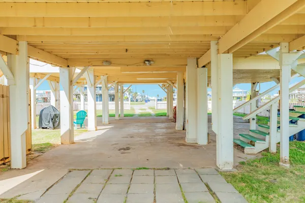 $368,000 | 922 Seashell Drive, Surfside Beach, TX 77541