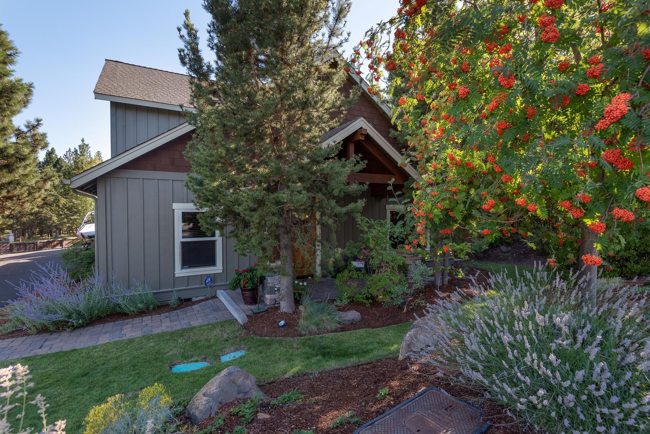 61410 Linton Loop Bend, OR 97702 - Photo 28 of 29 batch_29SideLinton Loop_Natalie-2