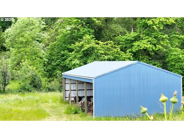 $585,000 | 2965 South Myrtle Road, Myrtle Creek, OR 97457