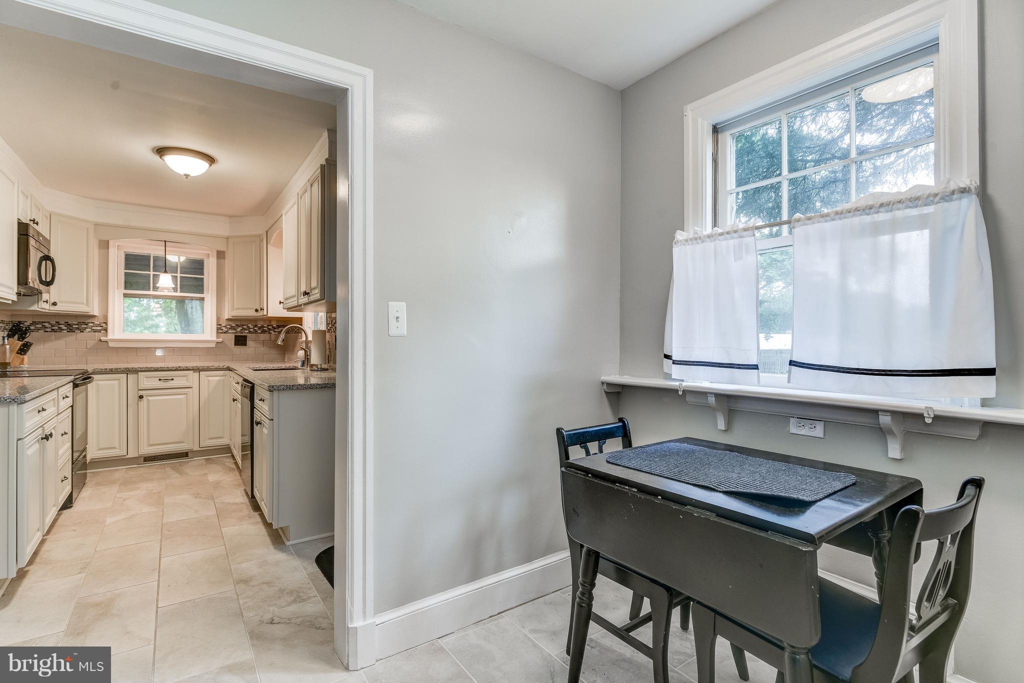 26804 Ridge Road Damascus, MD 20872 - Photo 11 of 30 Breakfast Room