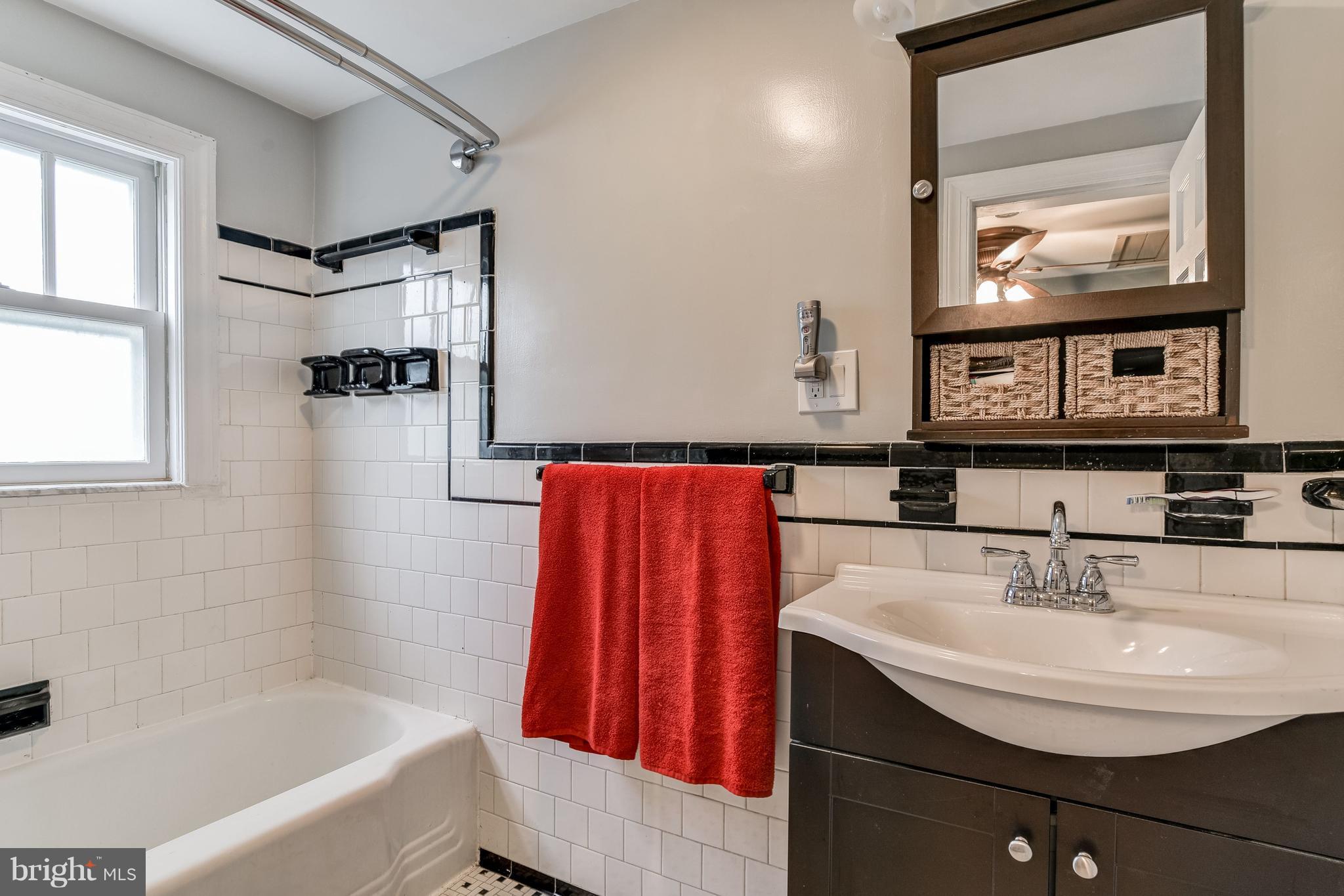 26804 Ridge Road Damascus, MD 20872 - Photo 20 of 30 Second Full Bath