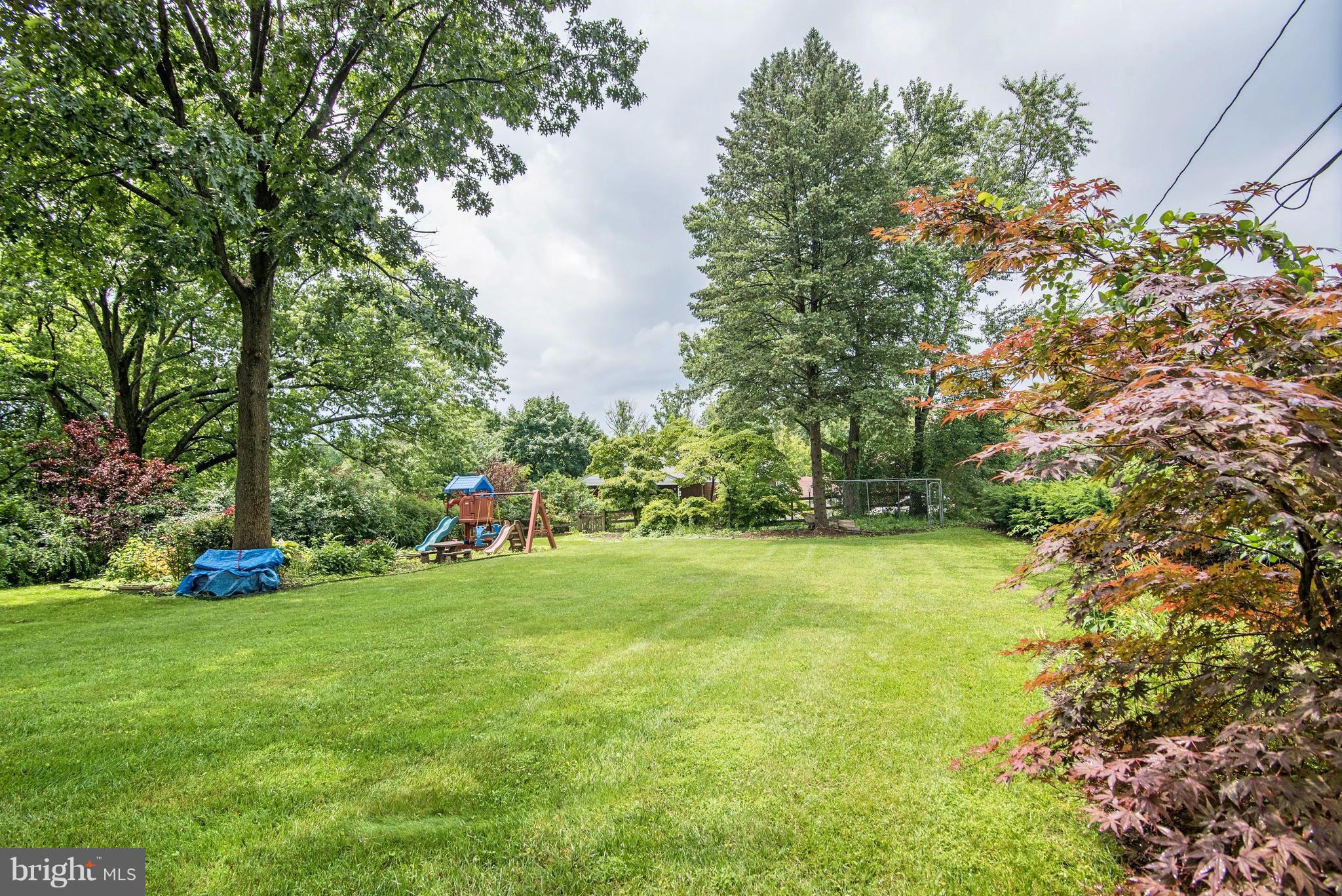 26804 Ridge Road Damascus, MD 20872 - Photo 27 of 30 Backyard View