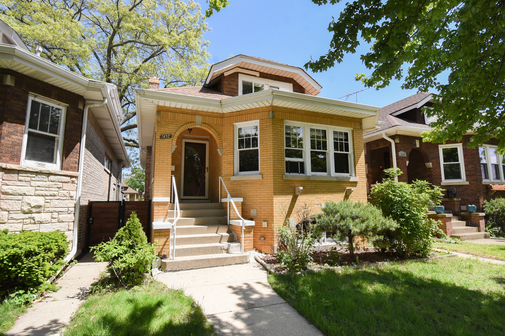 1437 Maple Avenue Berwyn, IL 60402 - Photo 1 of 35