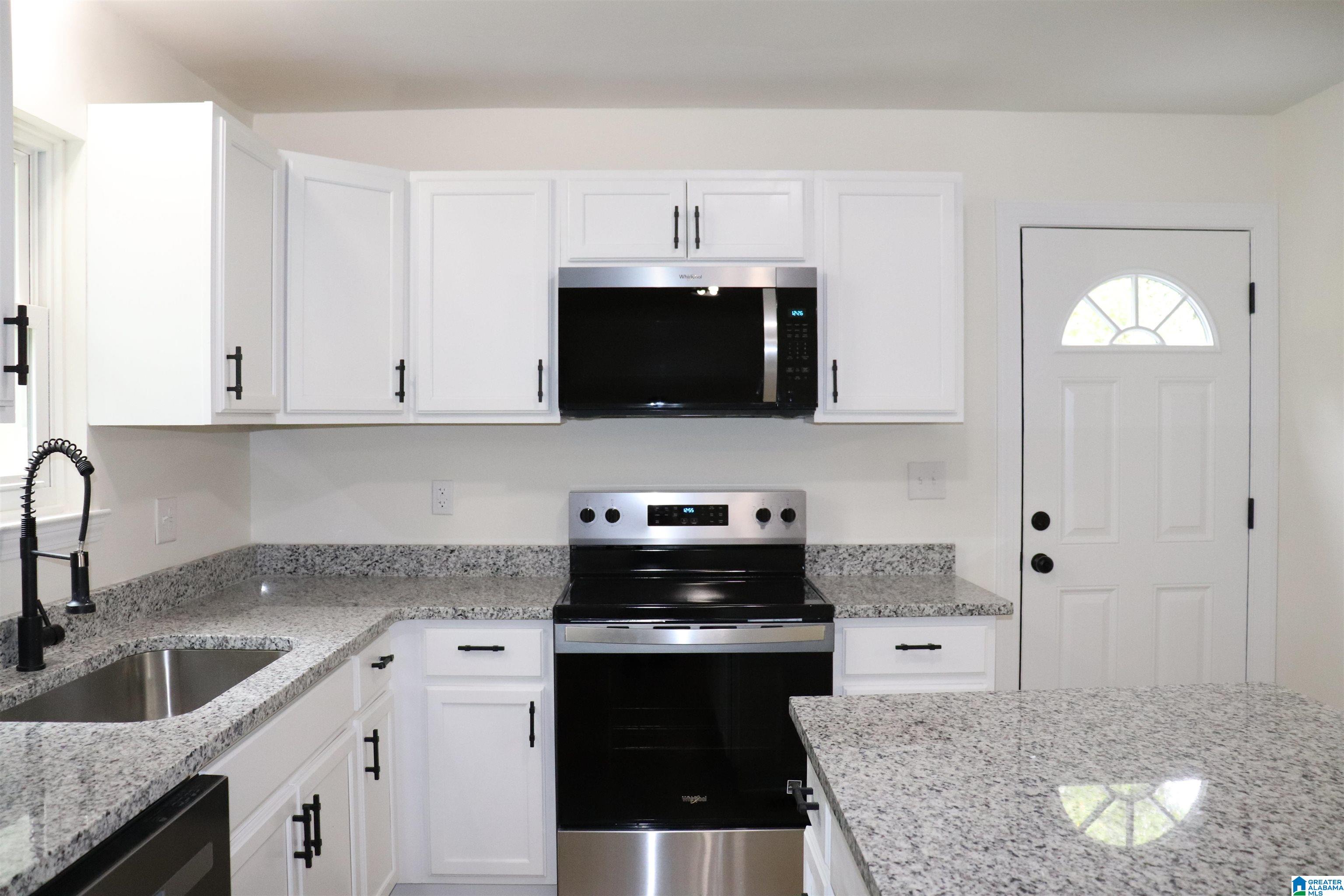 402 Adams Avenue West Oneonta, AL 35121 - Photo 5 of 24