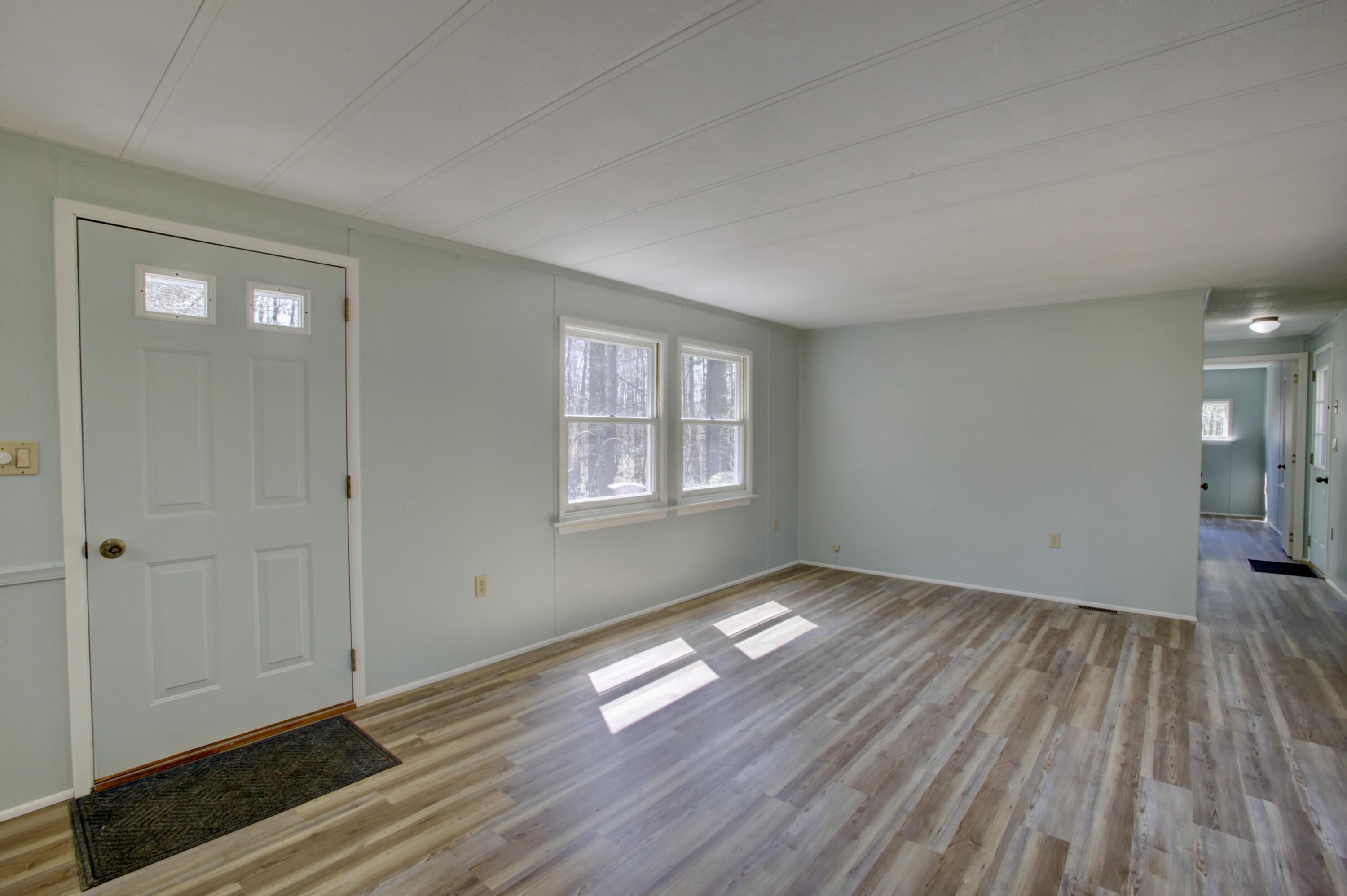 400 Portland Rd - Living Room3