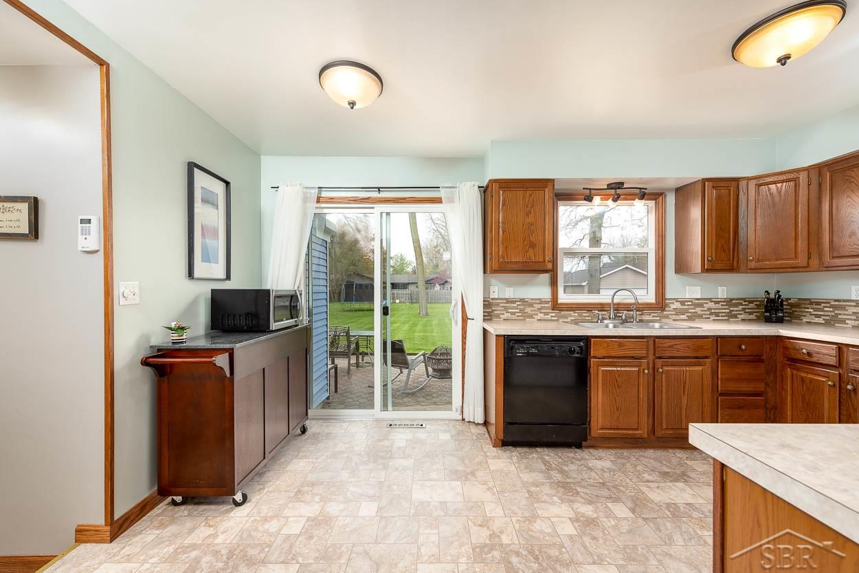 5256 Shattuck Road Saginaw, MI 48603 - Photo 5 of 28 50011837-4.JPG
