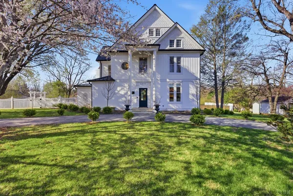$985,000 | 1221 Oakwood Street, Bedford, VA 24523