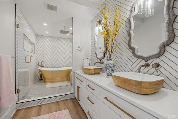 $985,000 | 1221 Oakwood Street, Bedford, VA 24523