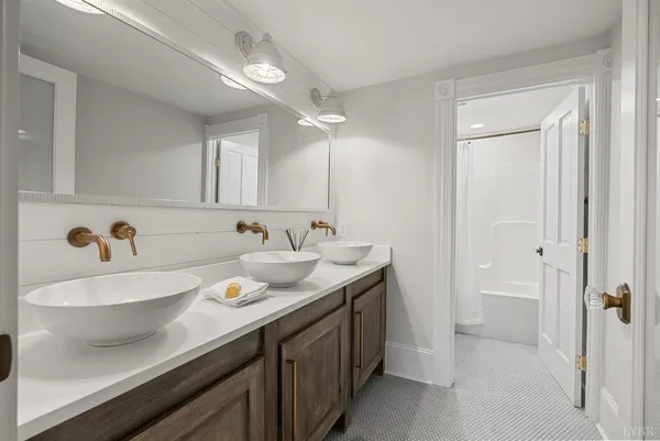 $985,000 | 1221 Oakwood Street, Bedford, VA 24523