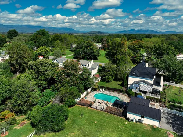 $985,000 | 1221 Oakwood Street, Bedford, VA 24523