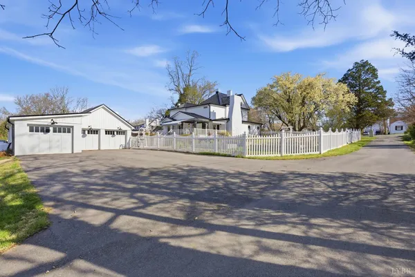 $985,000 | 1221 Oakwood Street, Bedford, VA 24523