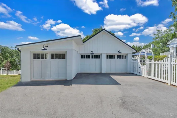 $985,000 | 1221 Oakwood Street, Bedford, VA 24523