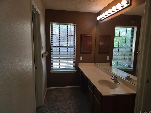 $1,100 | 4212 Medical Drive, Unit 903, San Antonio, TX 78229