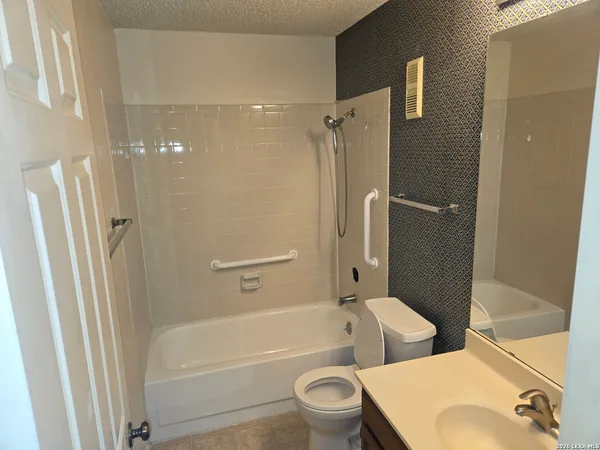 $1,100 | 4212 Medical Drive, Unit 903, San Antonio, TX 78229