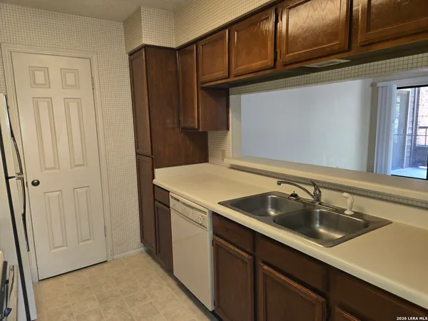 $1,100 | 4212 Medical Drive, Unit 903, San Antonio, TX 78229