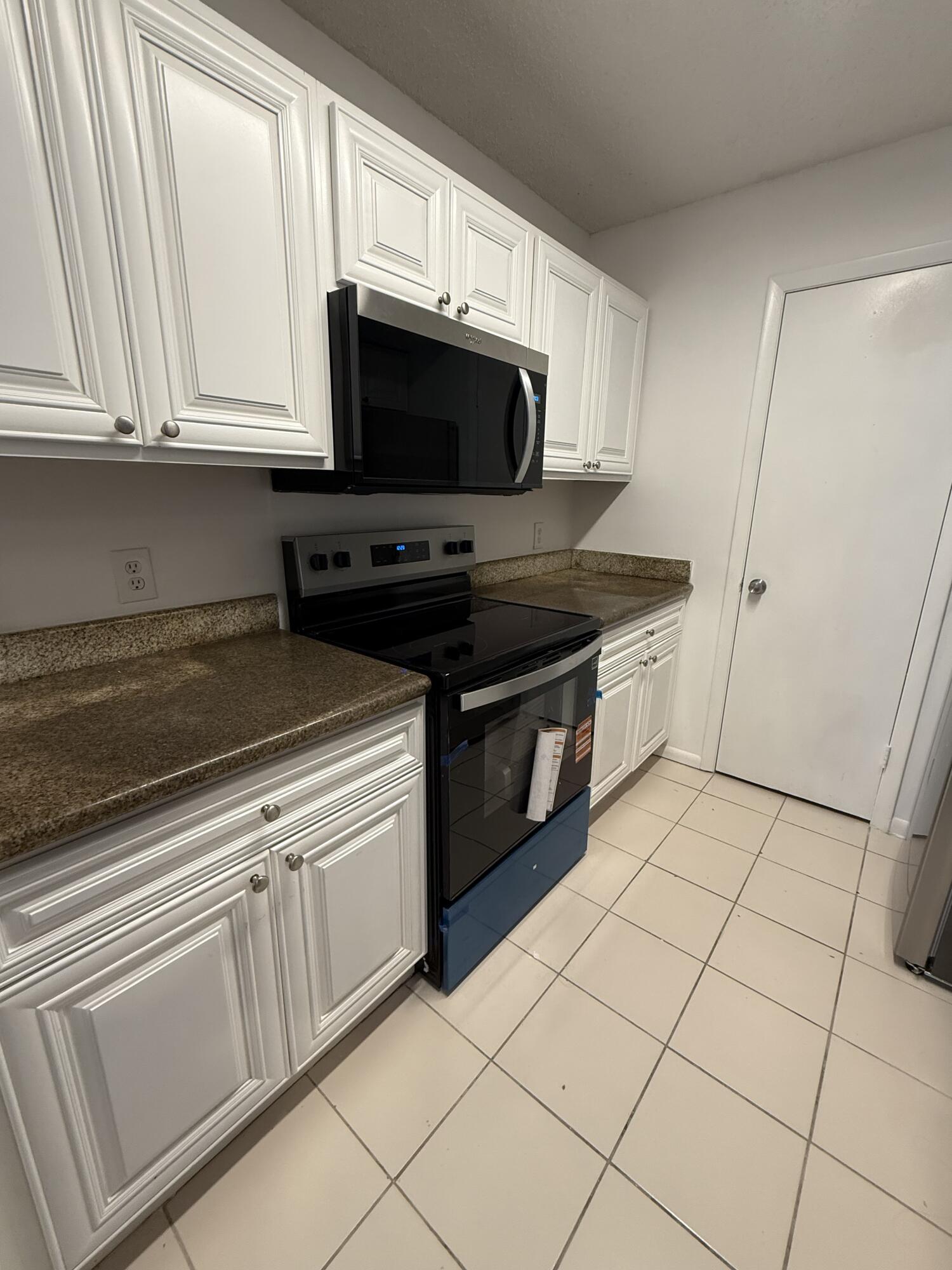 4341 West McNab Road, Unit 22 Pompano Beach, FL 33069 - Photo 5 of 27 Kitchen 2