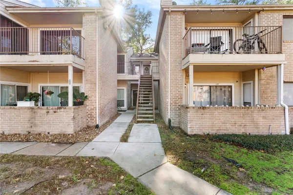 $166,500 | 3500 Tangle Brush Drive, Unit 200, The Woodlands, TX 77381