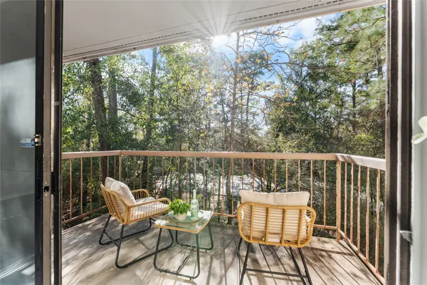 $166,500 | 3500 Tangle Brush Drive, Unit 200, The Woodlands, TX 77381