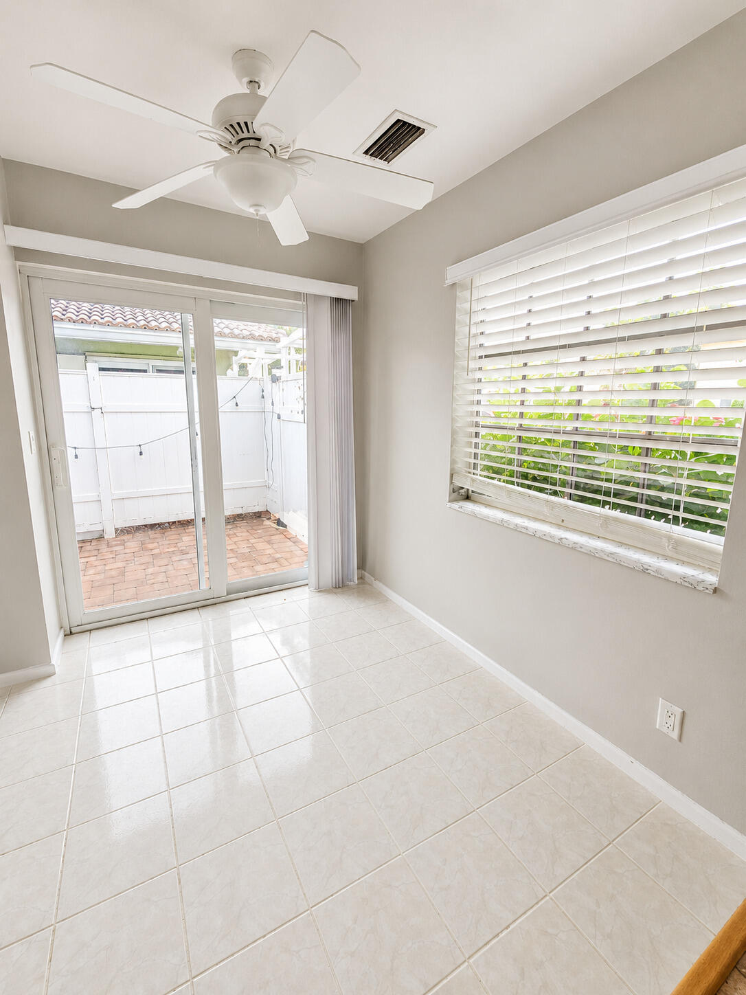 2120 Northeast 41st Street, Unit A Lighthouse Point, FL 33064 - Photo 9 of 13 file_000000006428720c9e6932ebe29038d1