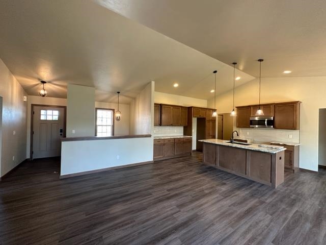 711 Reed Street Neenah, WI 54956 - Photo 3 of 9