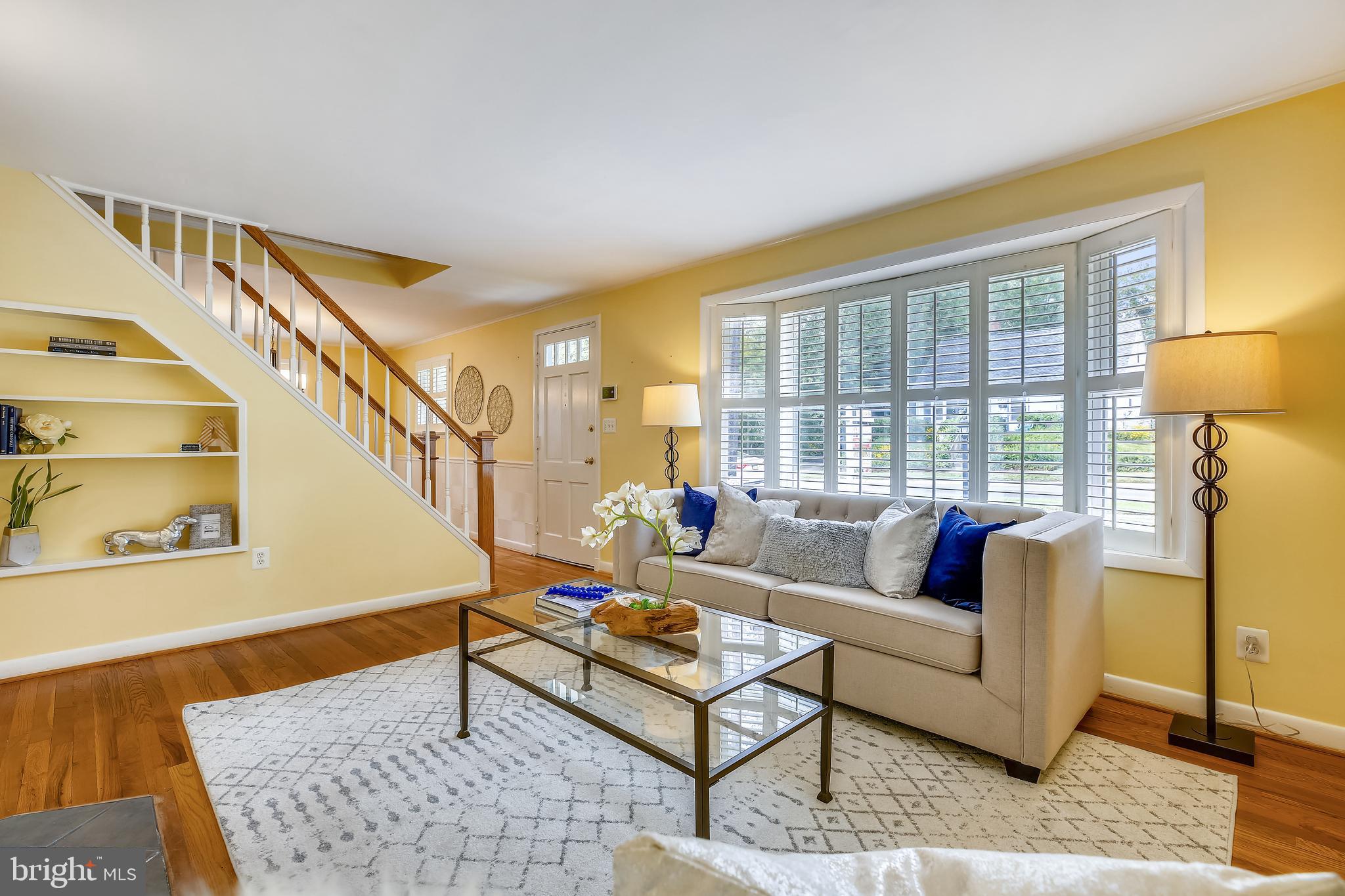 1008 Robin Road Silver Spring, MD 20901 - Photo 11 of 36 Living room w/decorative niche