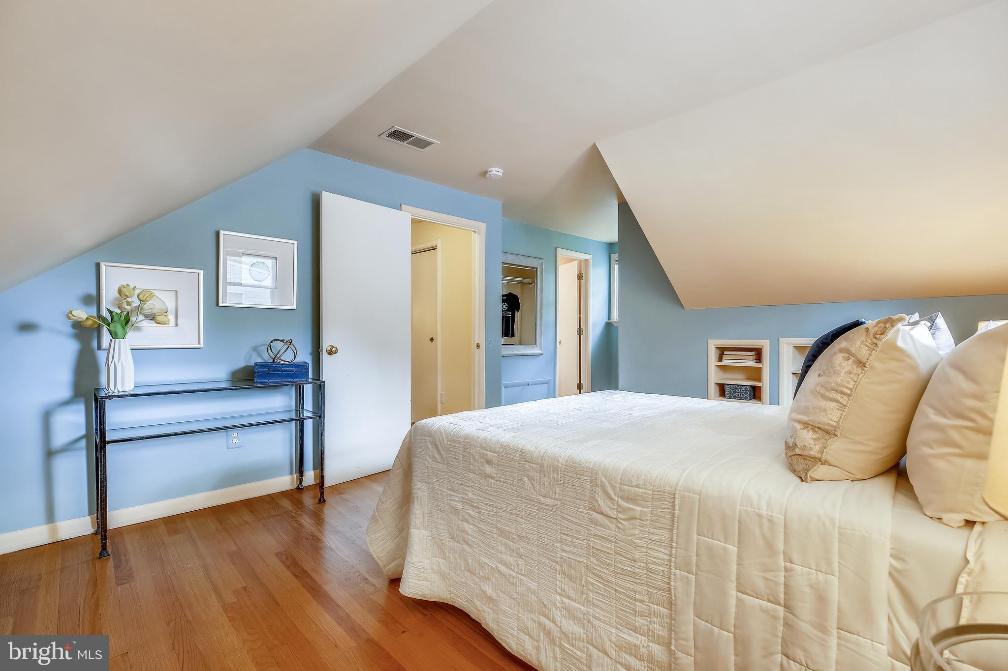 1008 Robin Road Silver Spring, MD 20901 - Photo 17 of 36 Second bedroom w/vaulted ceiling