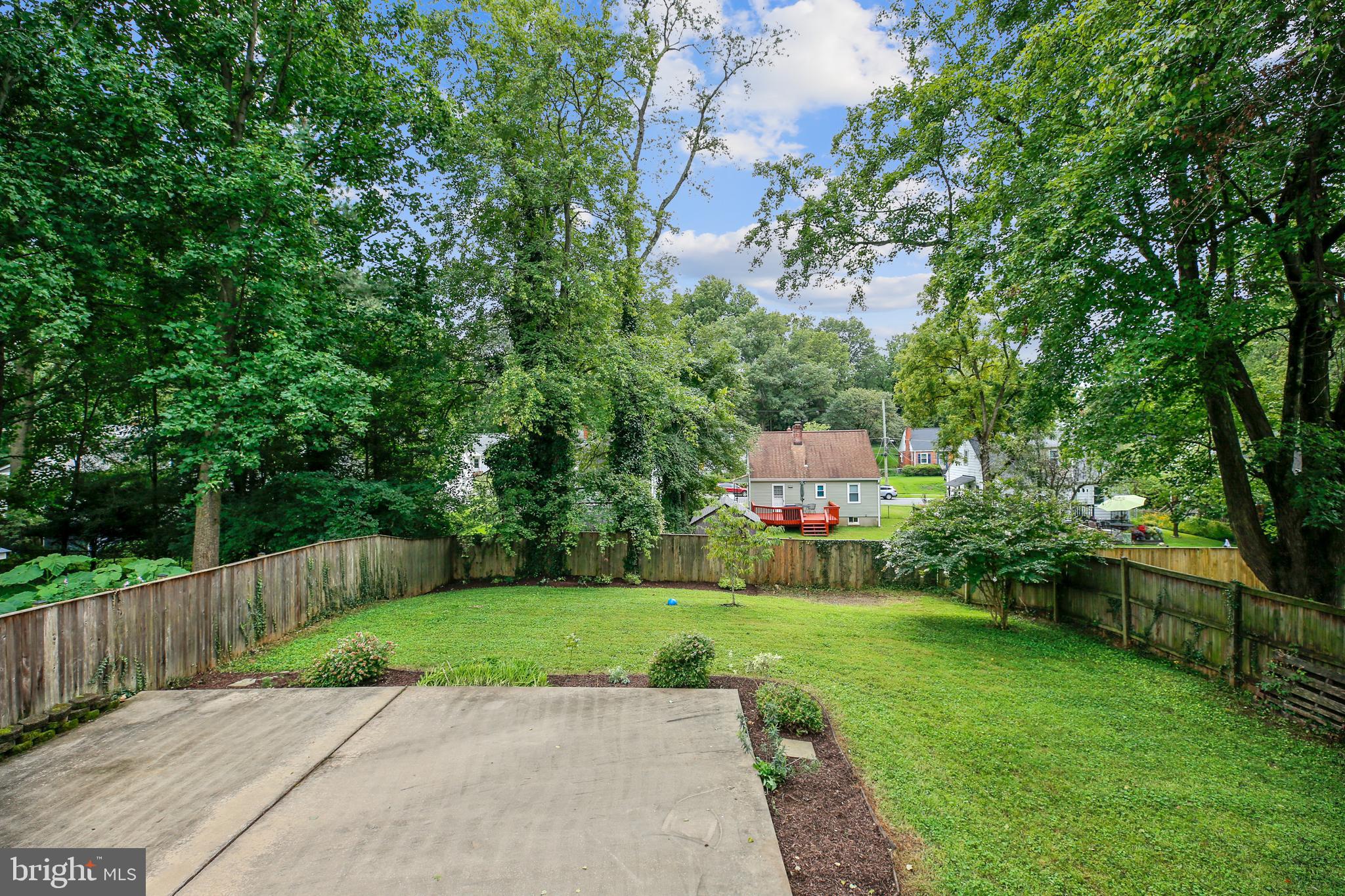 1008 Robin Road Silver Spring, MD 20901 - Photo 30 of 36 Expansive, level backyard