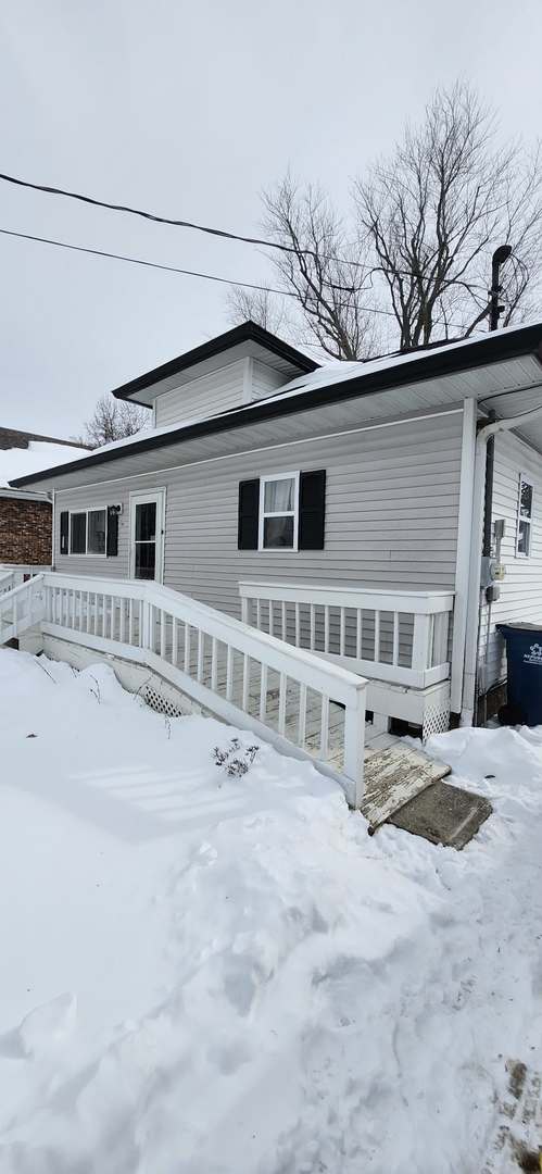 209 West Florence Street Sesser, IL 62884 - Photo 2 of 8