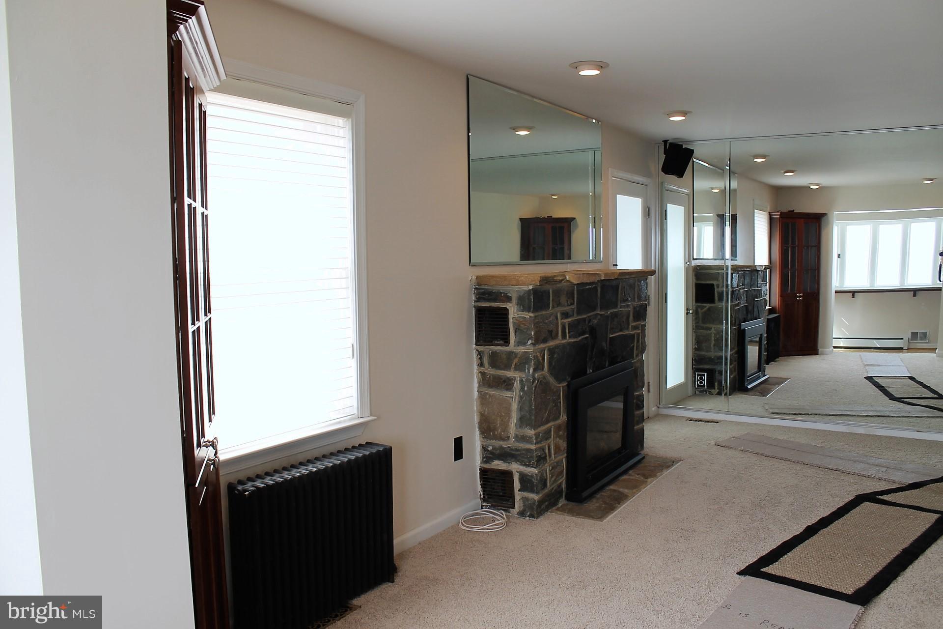 8419 Bay Road Riviera Beach, MD 21122 - Photo 8 of 22 Living Room