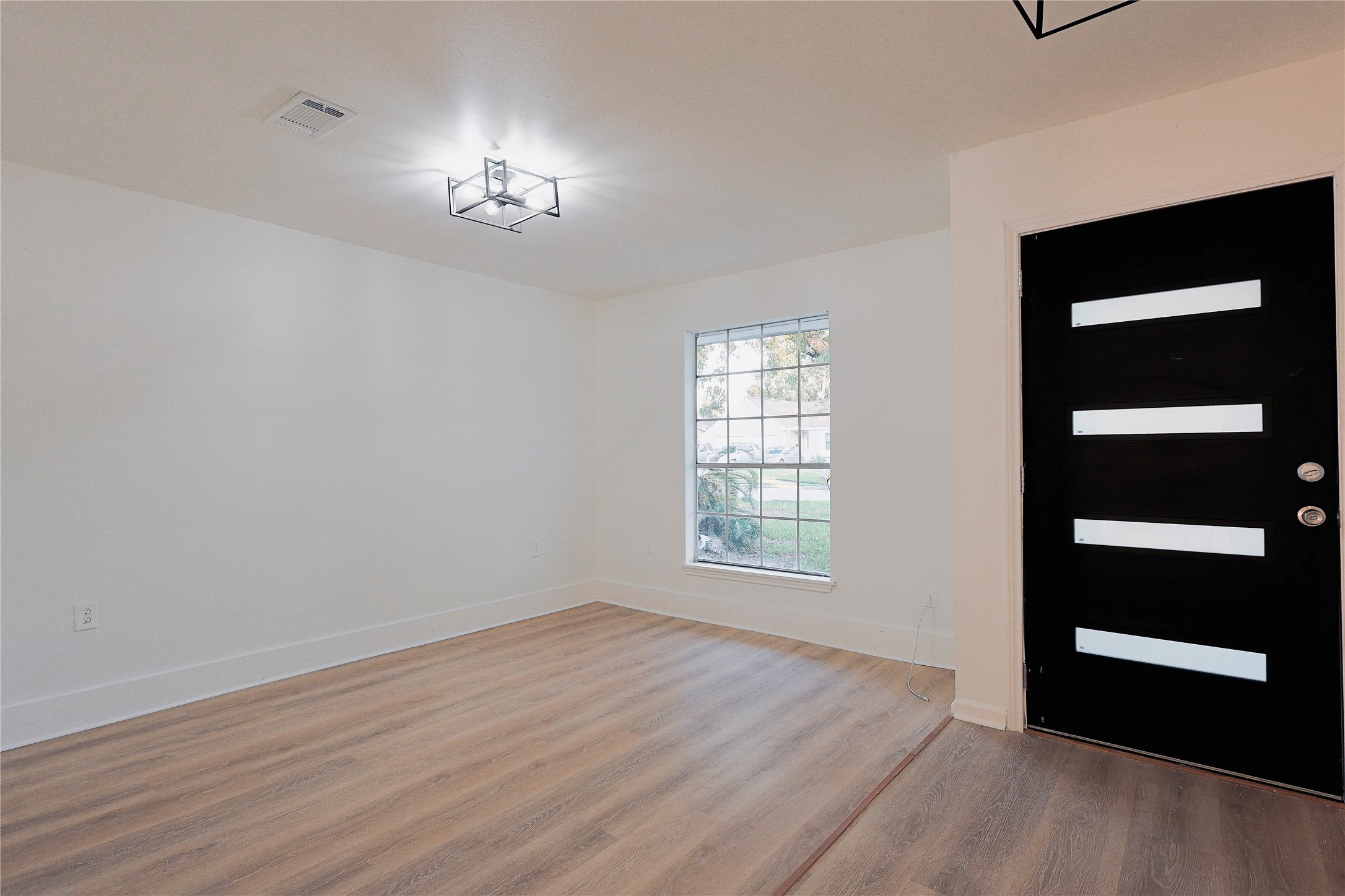11611 Sagedowne Lane Houston, TX 77089 - Photo 5 of 31