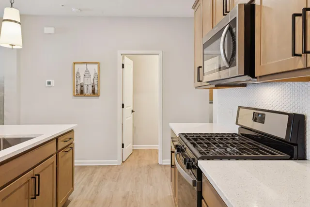 $400,000 | 14548 Twin Lakes Circle, Burnsville, MN 55306