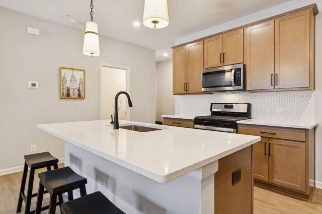 $400,000 | 14548 Twin Lakes Circle, Burnsville, MN 55306